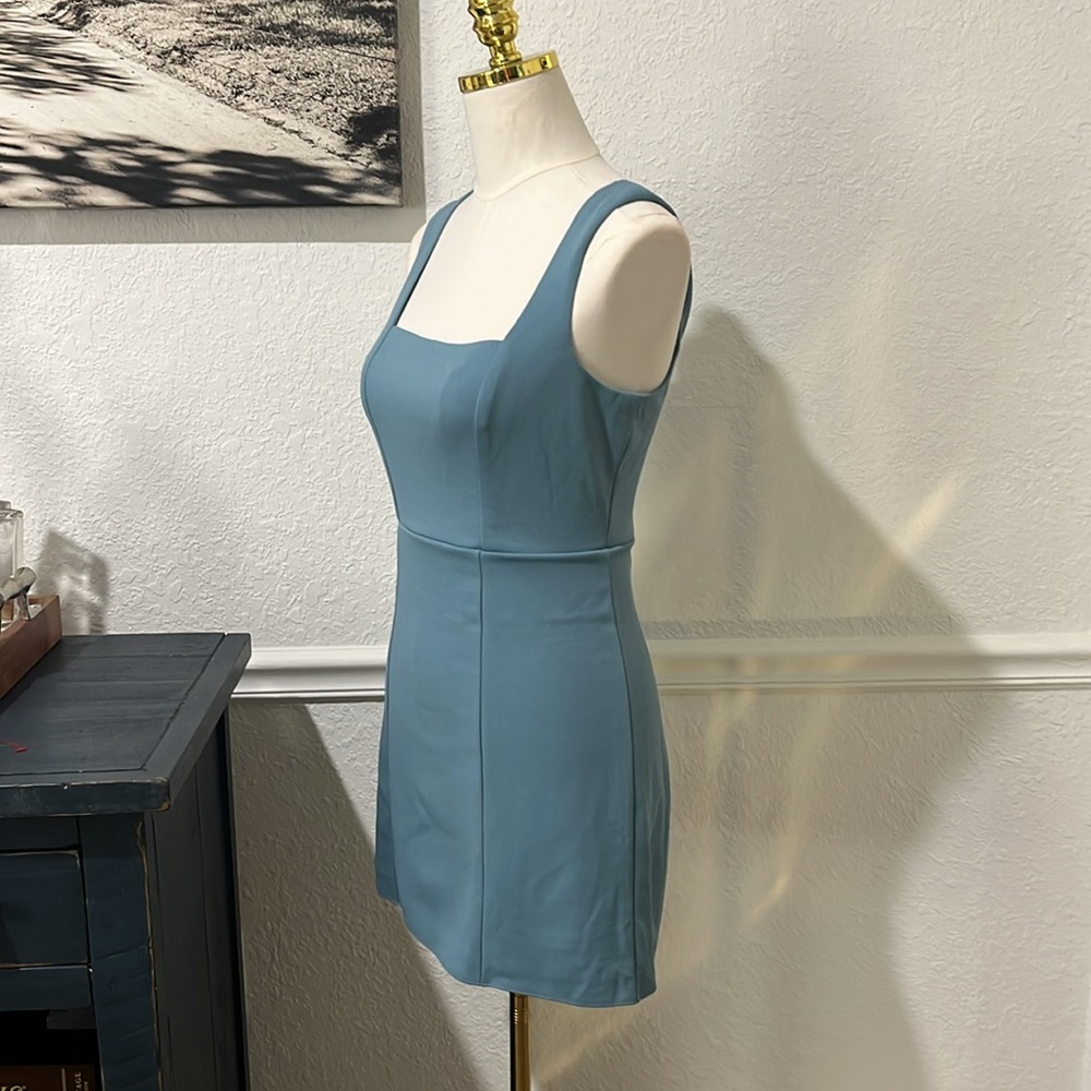 Show me your mumu Eden Mini Dress NWT size Small ocean blue stretch - Picture 3 of 6